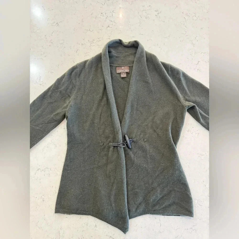 100% Cashmere Fenn Wright Manson Sweater for Women Size Small Button cardigan - Picture 2 of 11